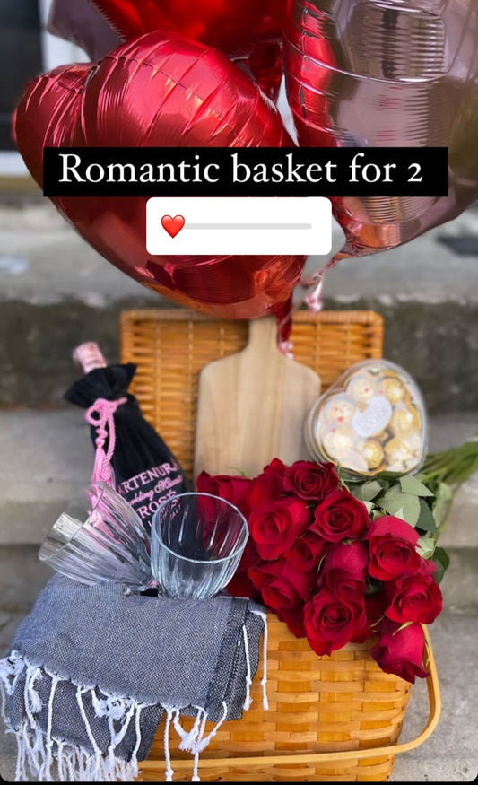 Dottedi romantic picnic basket for two gift hamper