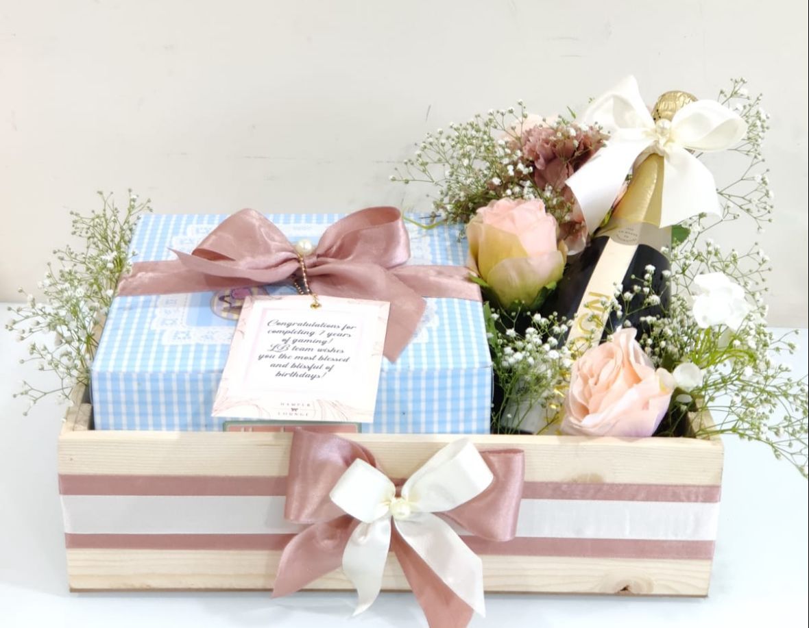 Gift carnation Hamper