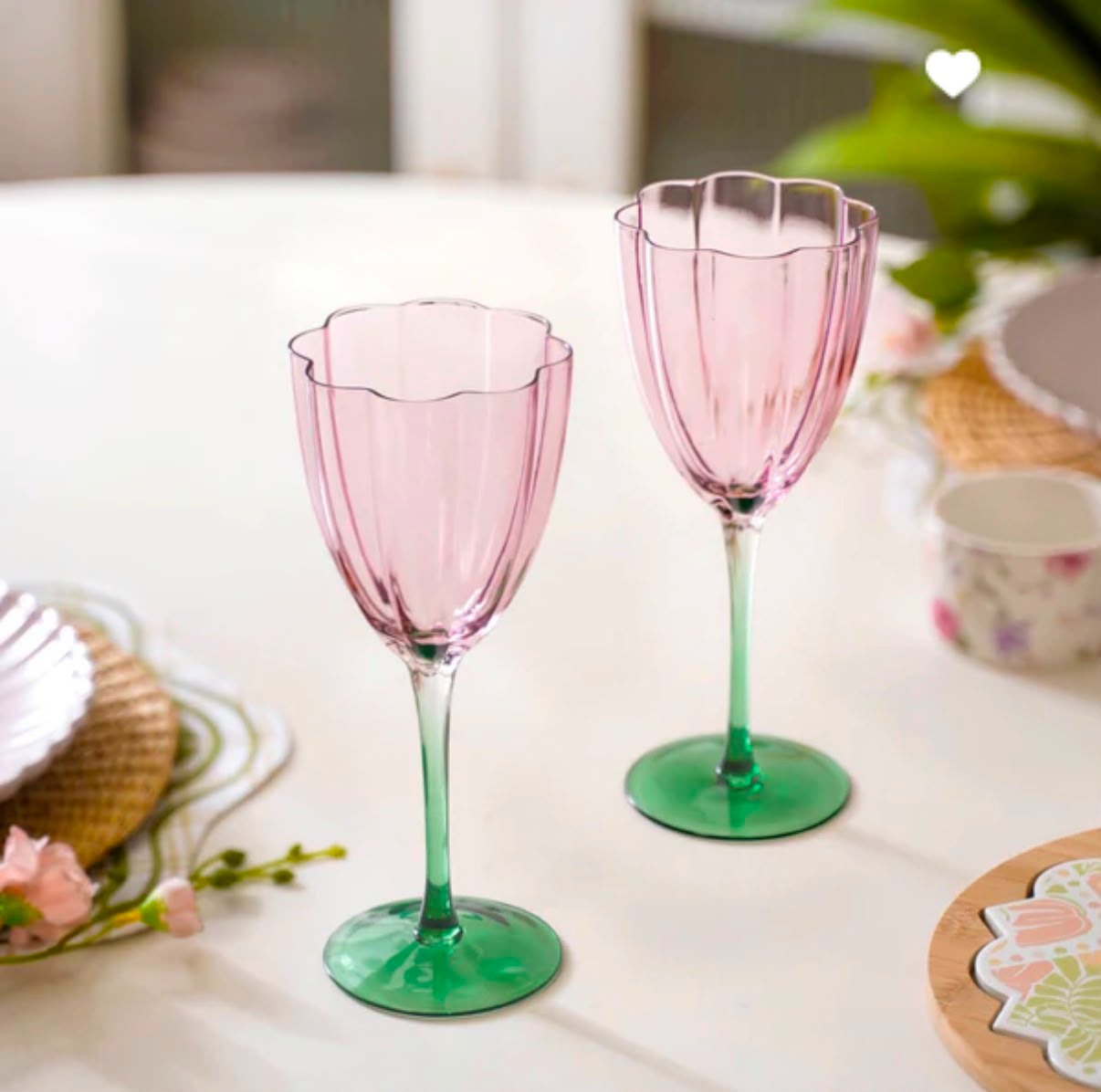 Bar counter glasses