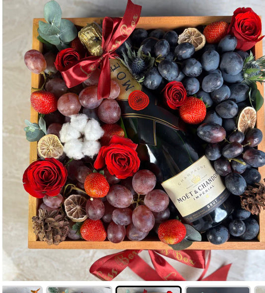 Moët Grape Fruit Hamper