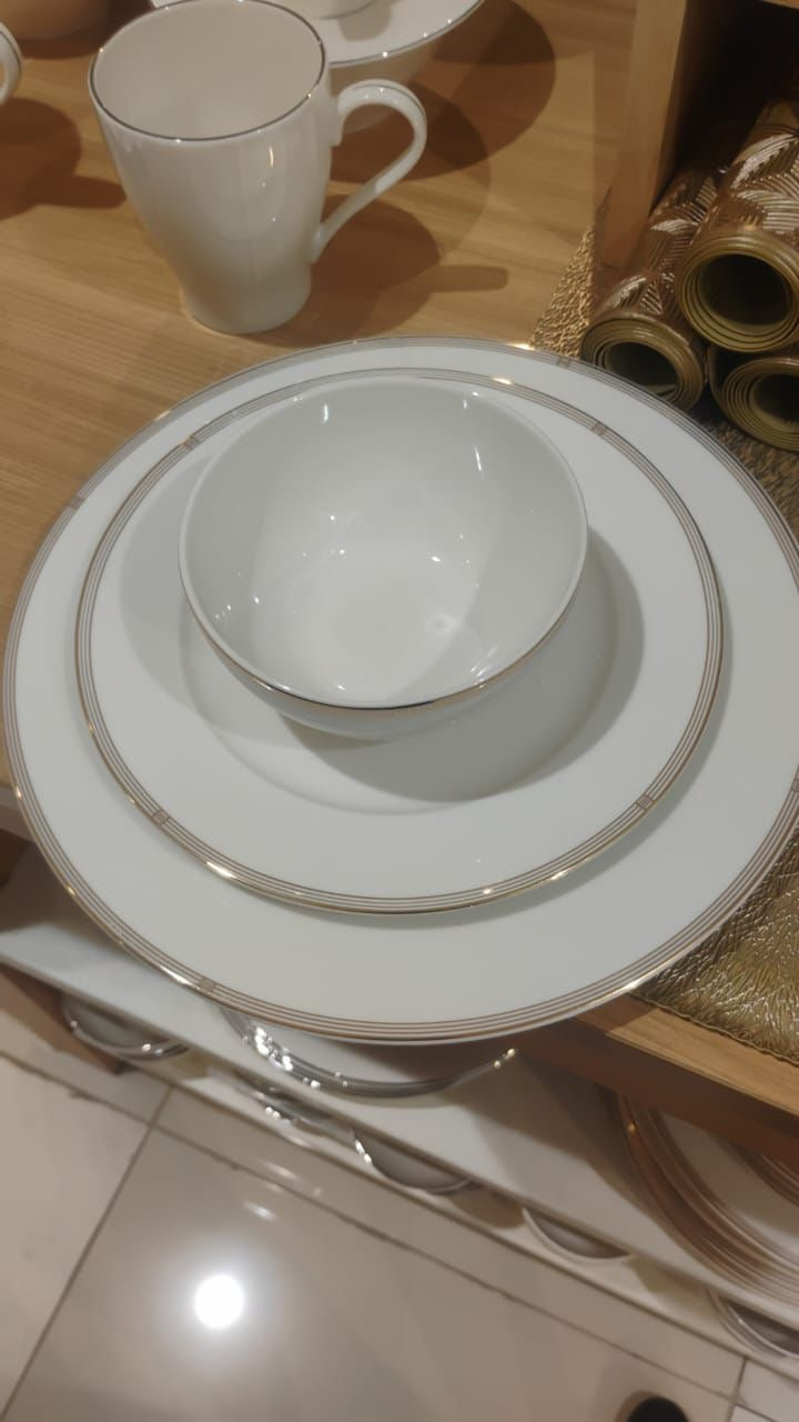 White Plates Dinner Rentals